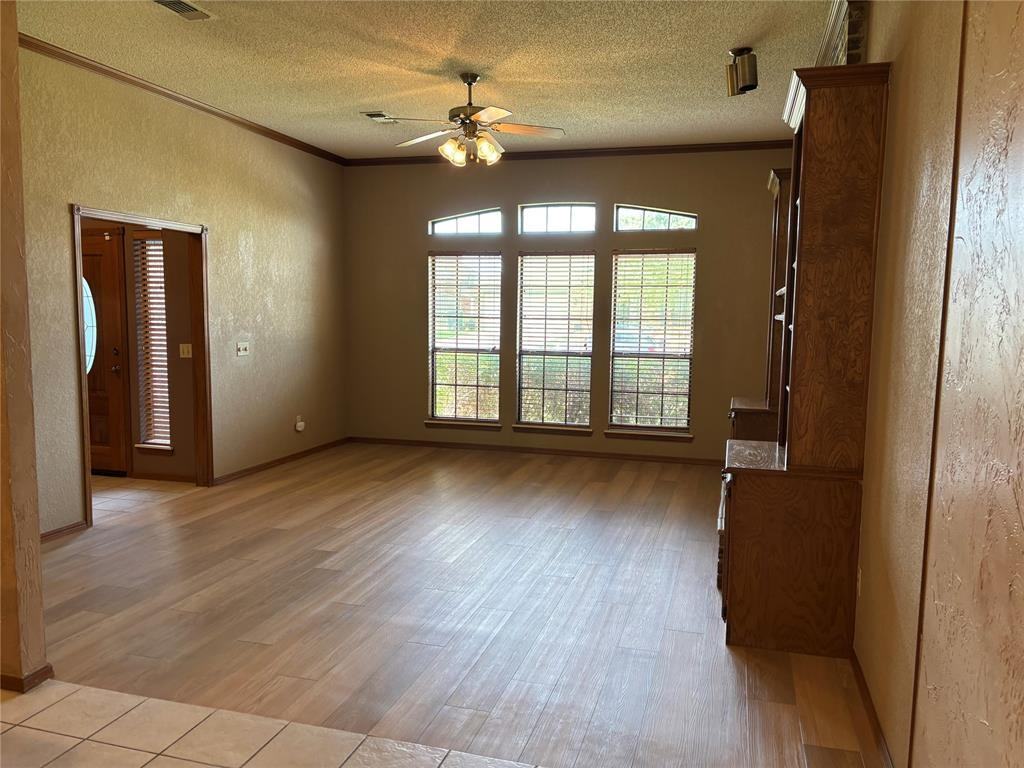 1112 Sw 132nd Pl - Photo 5 of 32