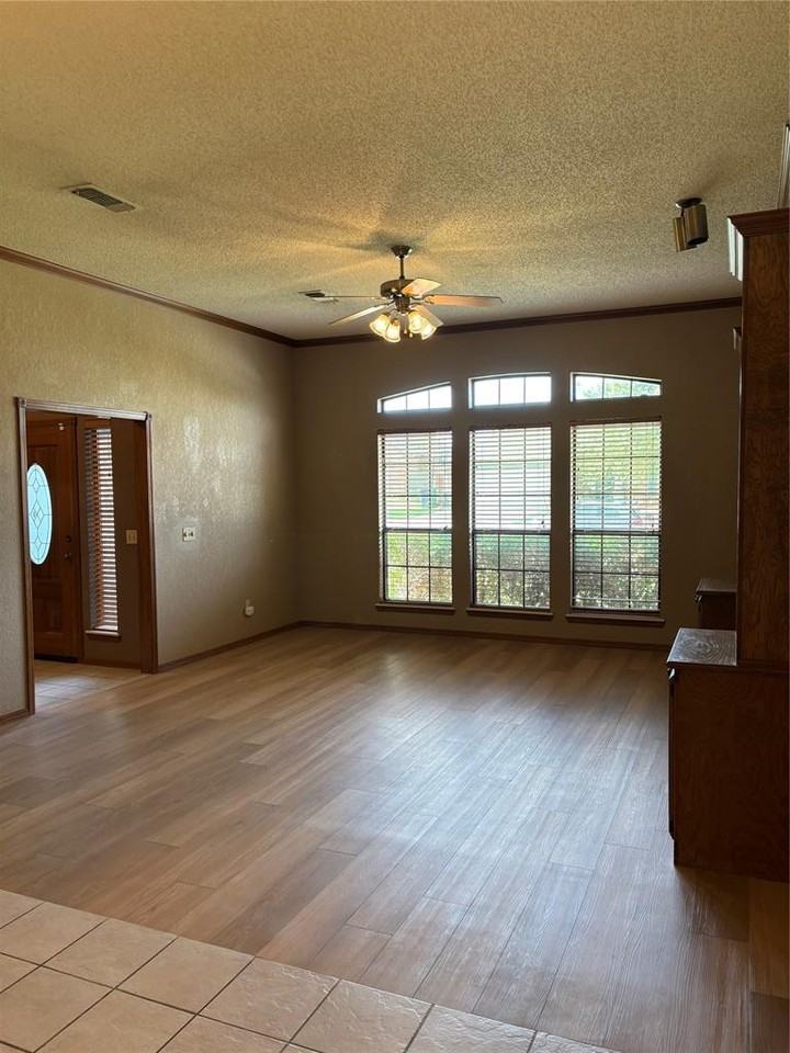 1112 Sw 132nd Pl - Photo 7 of 32