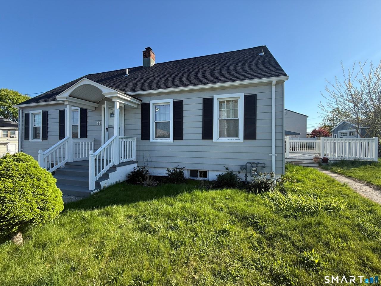 11 Colony St - Photo 2 of 16