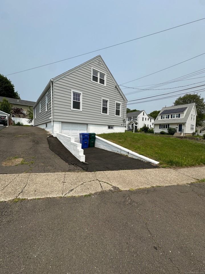 11 Colony St - Photo 7 of 16