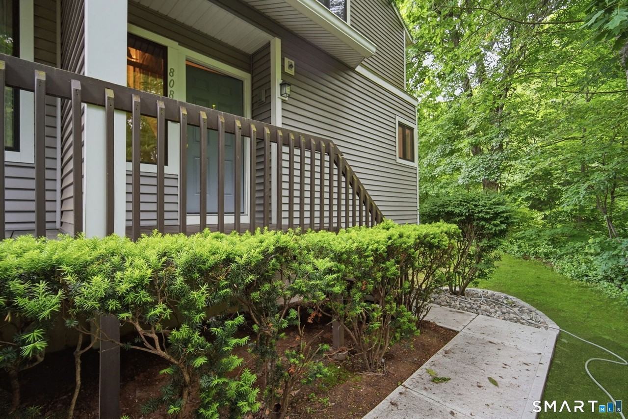 808 Mill Pond Dr - Photo 3 of 26