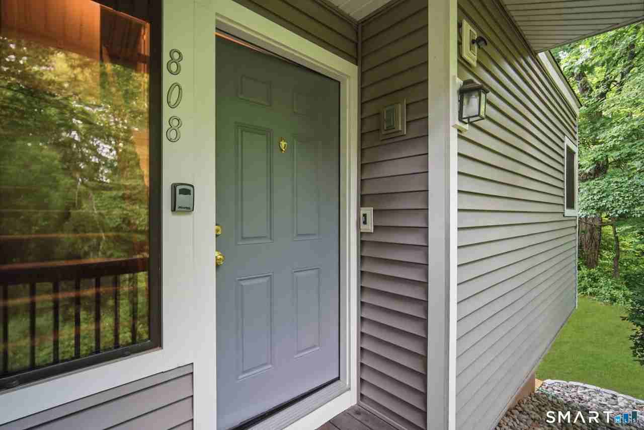 808 Mill Pond Dr - Photo 4 of 26