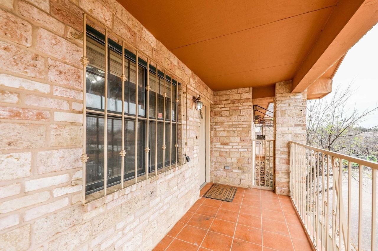 607 Gale St Apt 3 - Photo 7 of 30