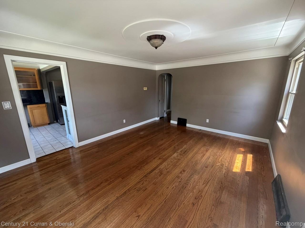 22905 Sheridan St - Photo 3 of 9