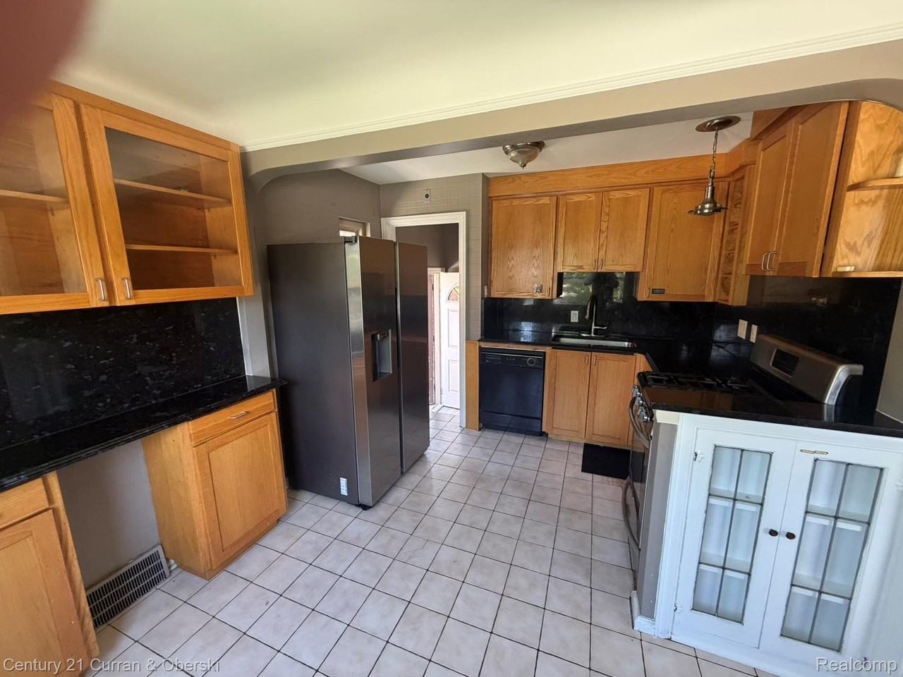 22905 Sheridan St - Photo 4 of 9