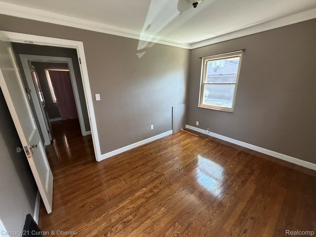 22905 Sheridan St - Photo 5 of 9