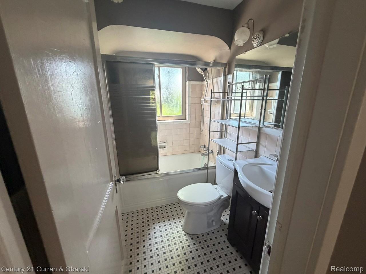 22905 Sheridan St - Photo 6 of 9