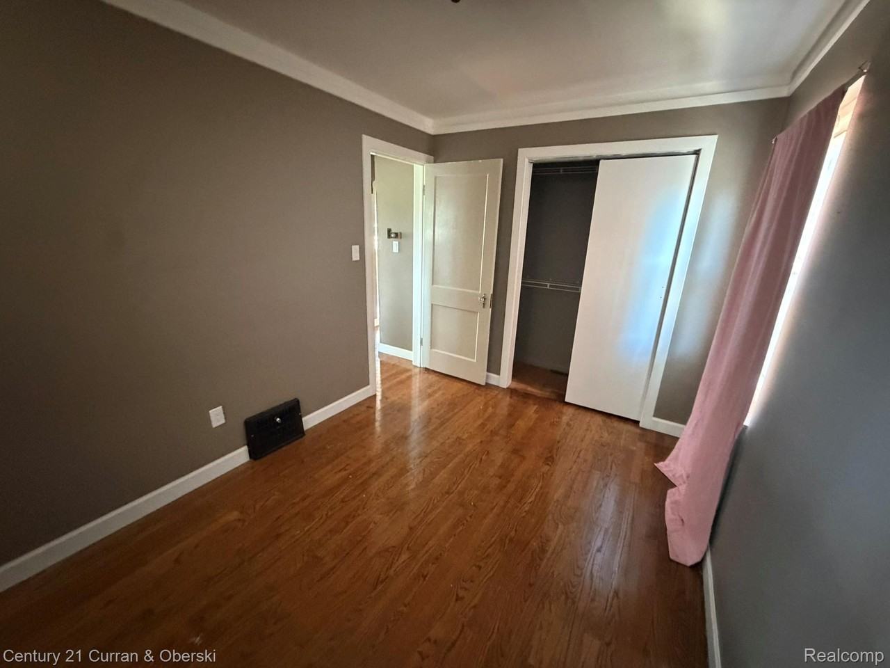 22905 Sheridan St - Photo 7 of 9