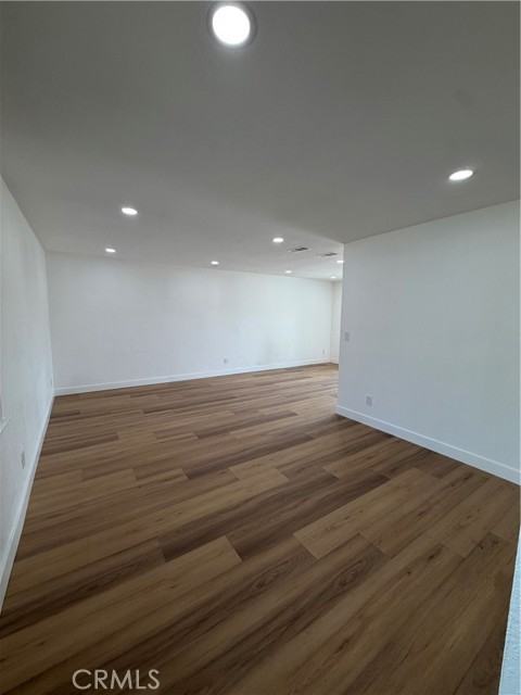 527 W 10th St - Photo 2 of 14