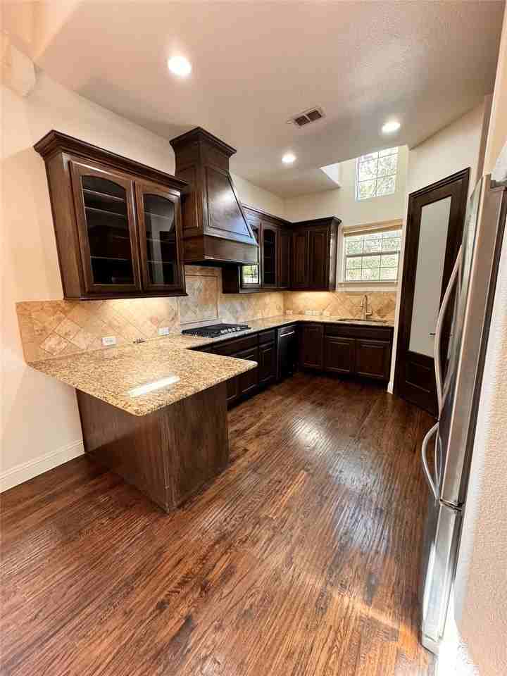 1212 Prescott St - Photo 4 of 20