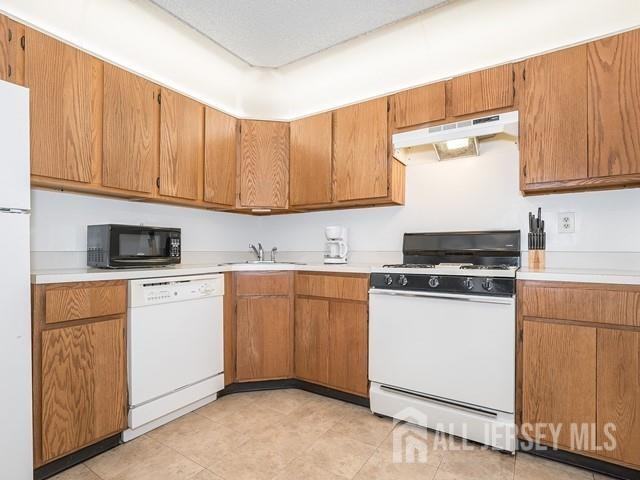 414 Lancaster Ct - Photo 5 of 11