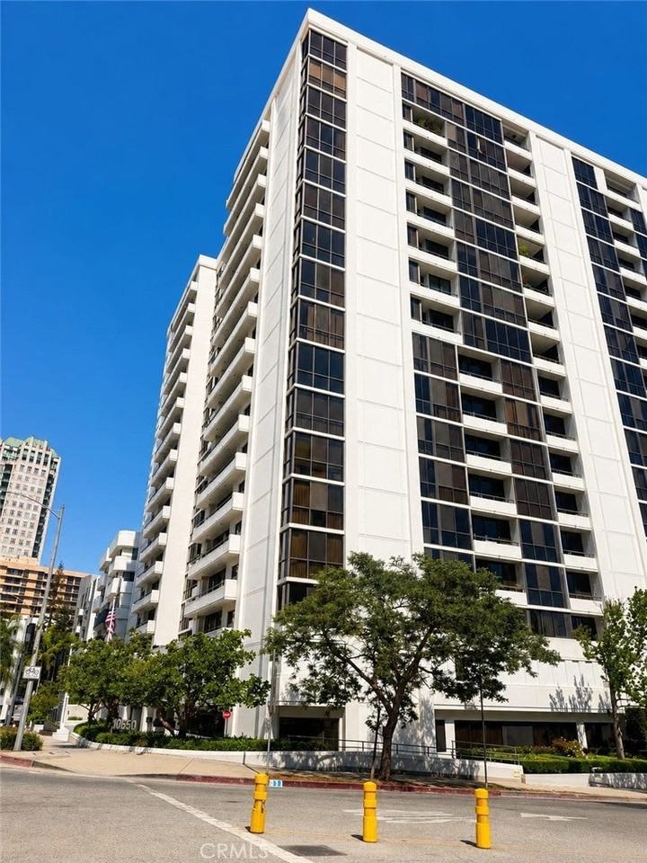 10660 Wilshire Blvd - Photo 3 of 15