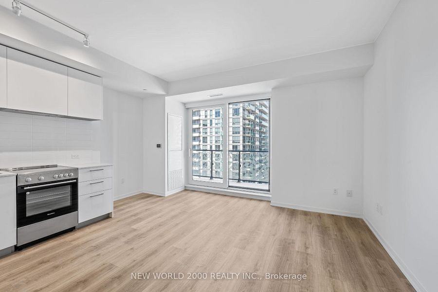 101 Roehampton Ave - Photo 6 of 11