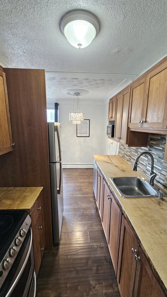 81 Charlton Avenue East #301 - Photo 4 of 12
