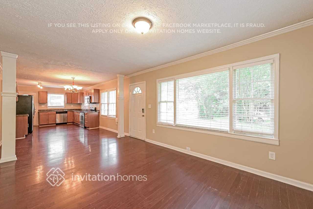 692 Quillian Ave - Photo 5 of 18