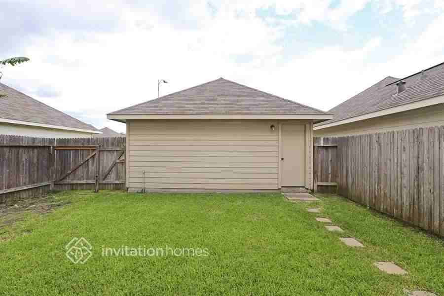 6348 Austinville Dr - Photo 4 of 5