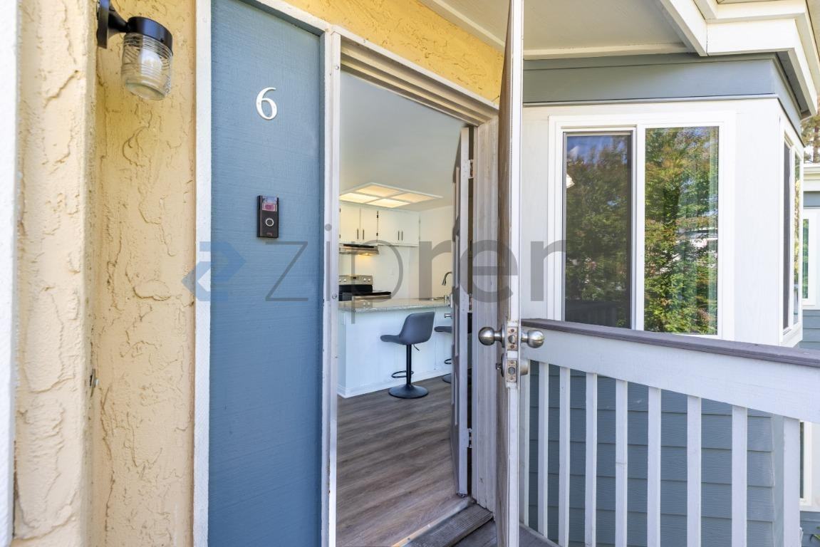 12616 Lakeshore Dr #6 - Photo 2 of 17