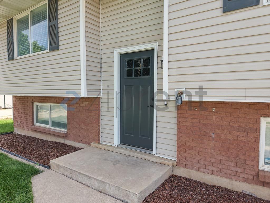 2028 Northwest #A - Photo 4 of 27