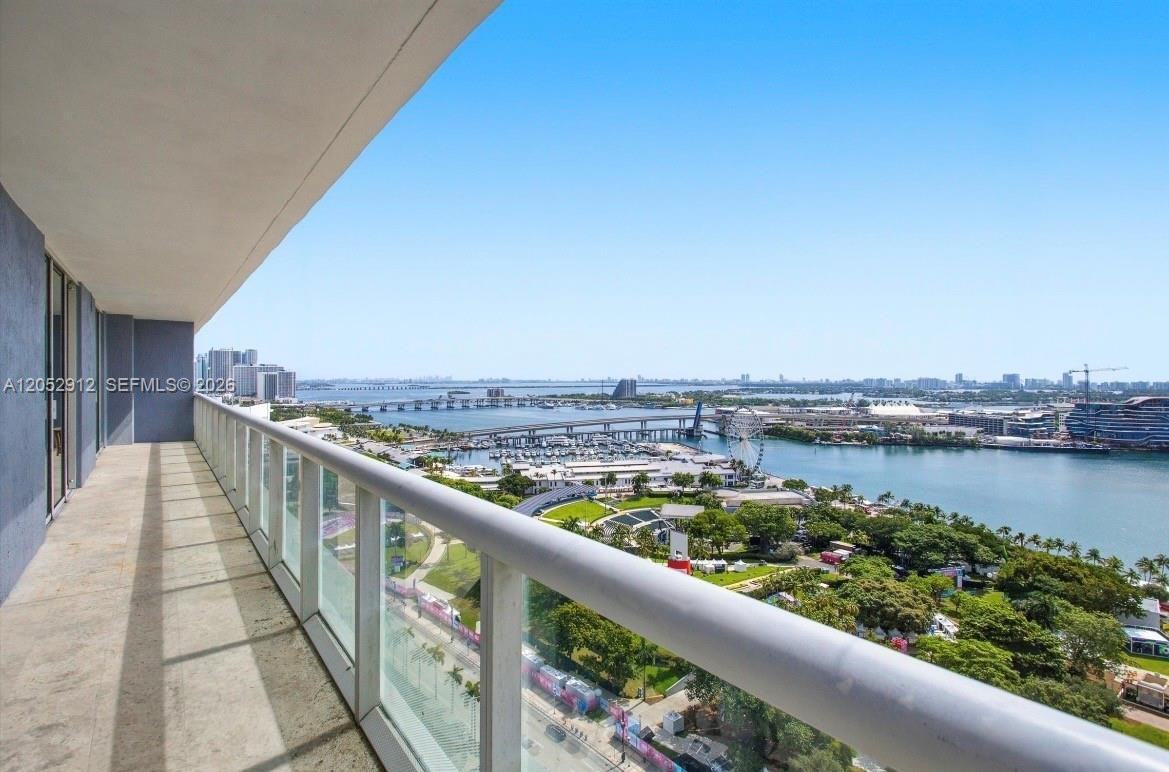 E Flagler St & Biscayne Blvd - Photo 2 of 24