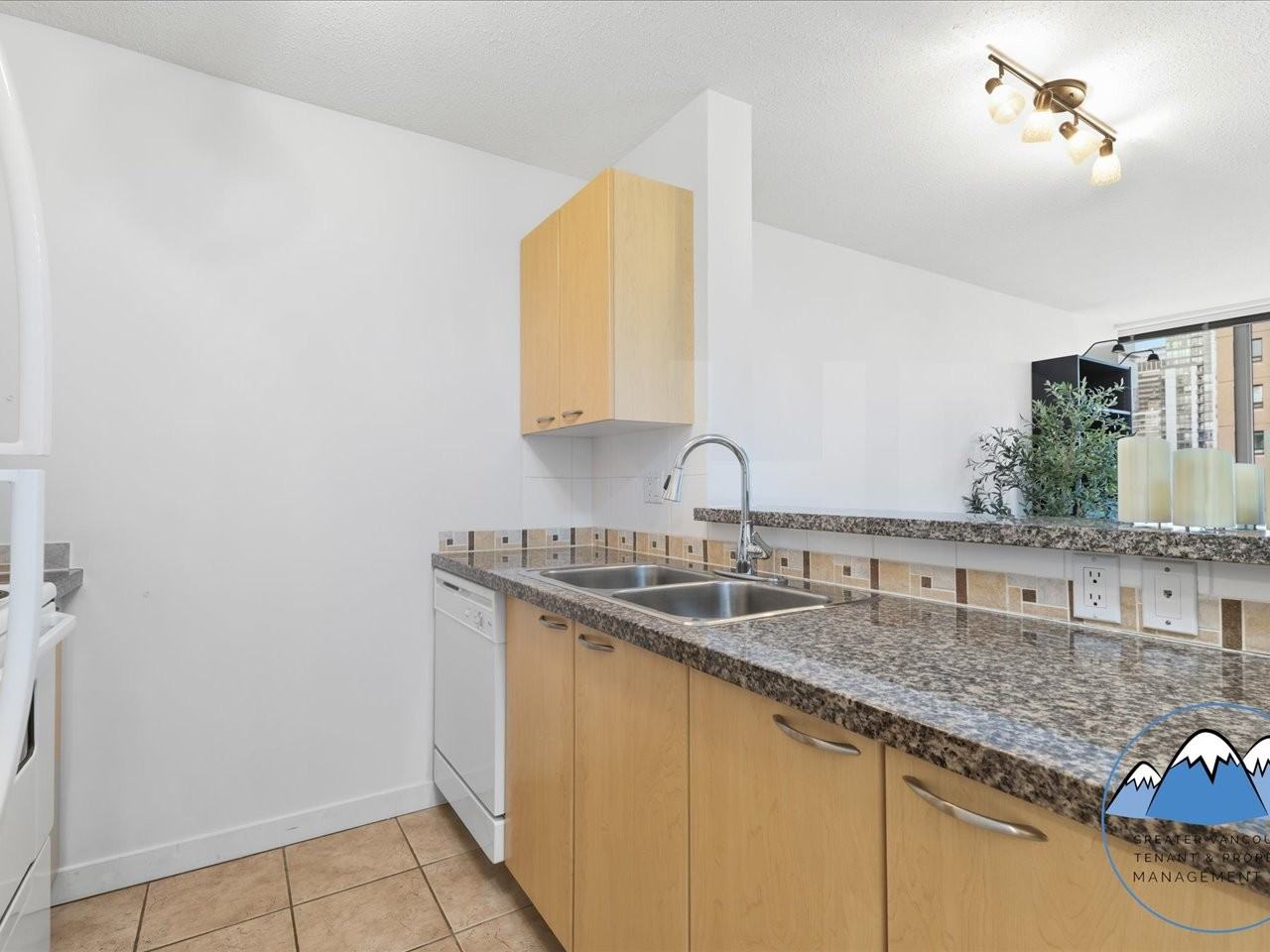 1420 Georgia St W - Photo 4 of 29