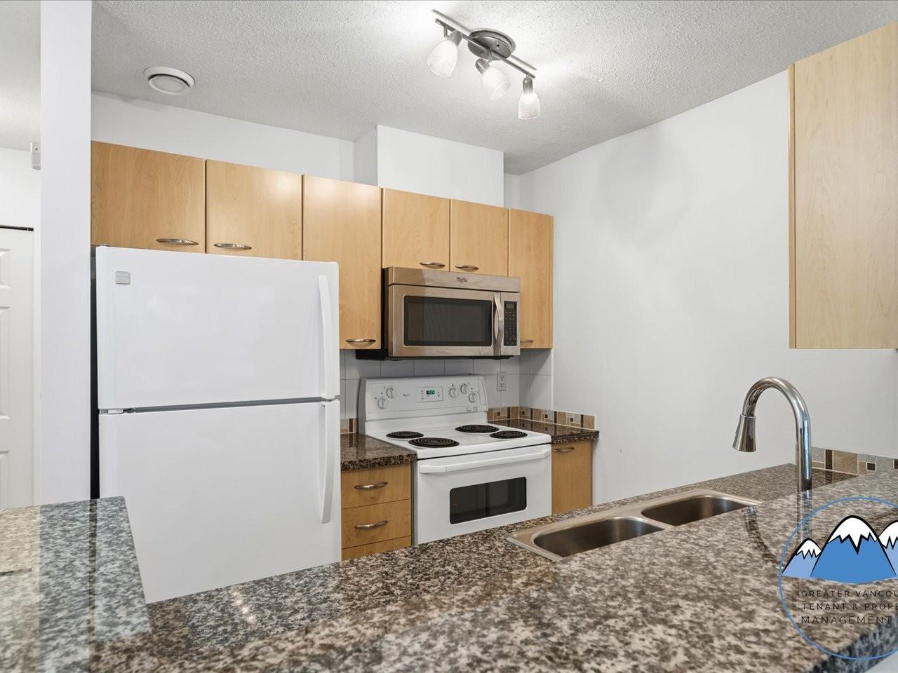 1420 Georgia St W - Photo 5 of 29