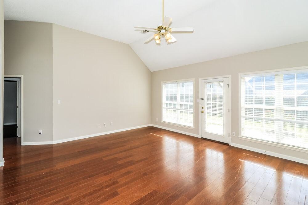5061 Thornebrook Cv - Photo 6 of 17