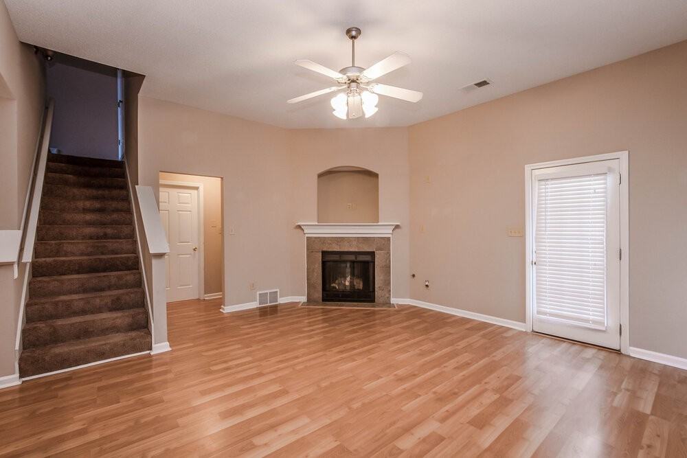 1513 Pemberton Ln - Photo 2 of 14