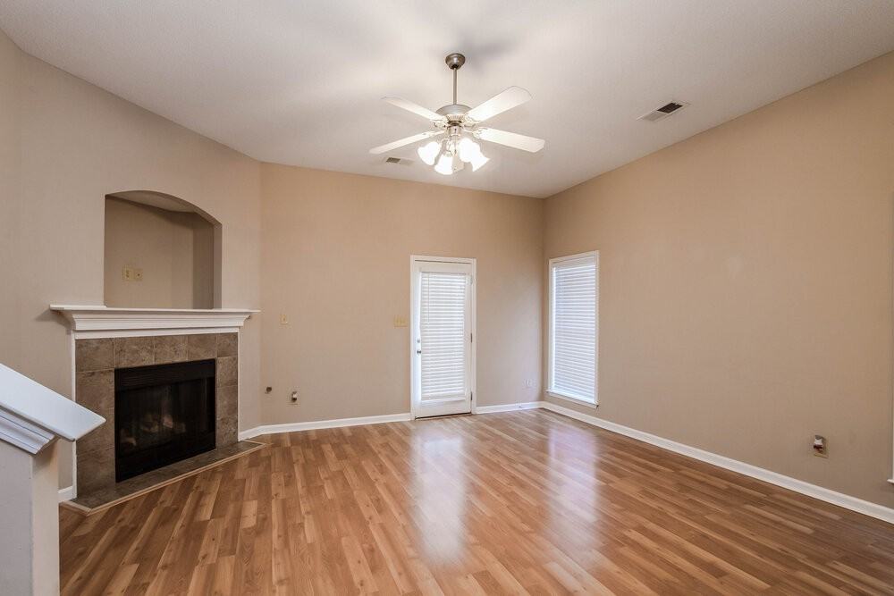 1513 Pemberton Ln - Photo 3 of 14