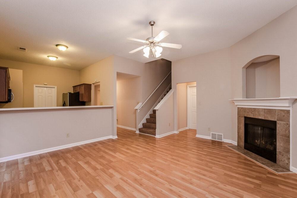 1513 Pemberton Ln - Photo 4 of 14