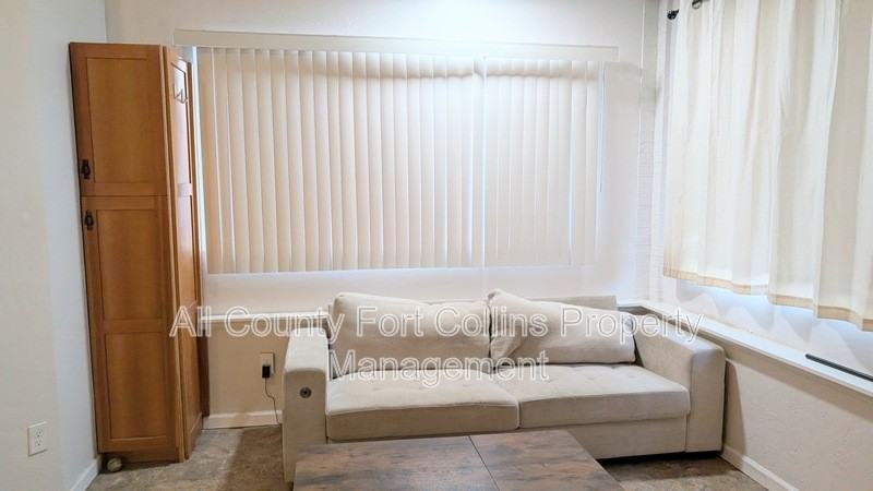 348 N Jefferson Ave #102 - Photo 3 of 12
