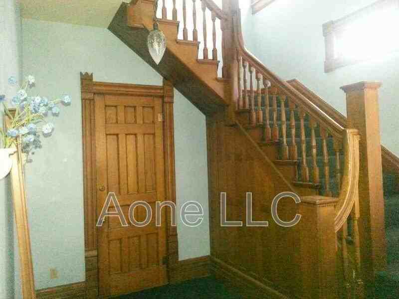 719 Sw Lincoln St #2 - Photo 3 of 34