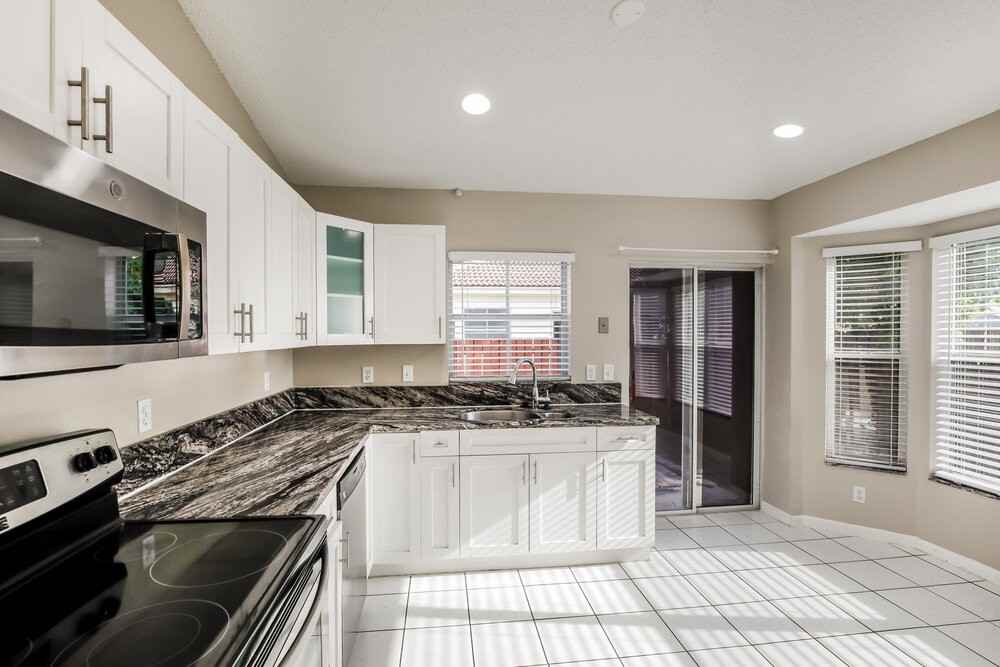 4792 Nw 5th Pl - Photo 7 of 16