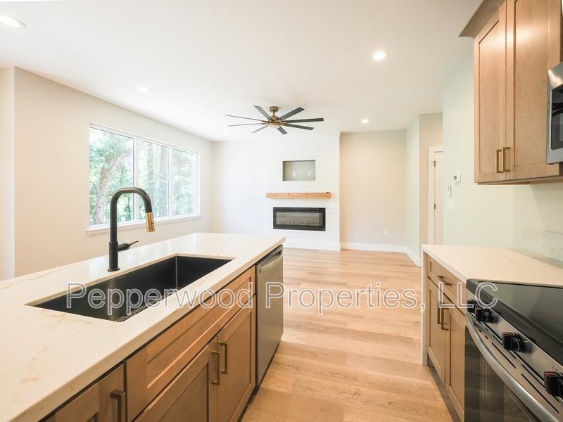 933 Ansel St - Photo 4 of 21
