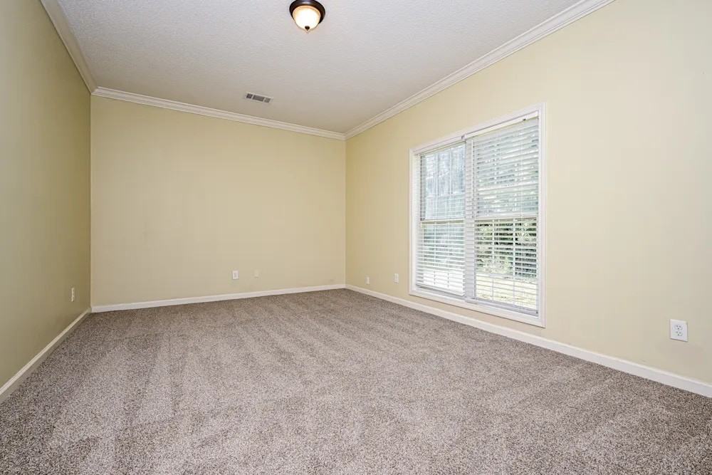 194 Windsor Circle - Photo 2 of 7