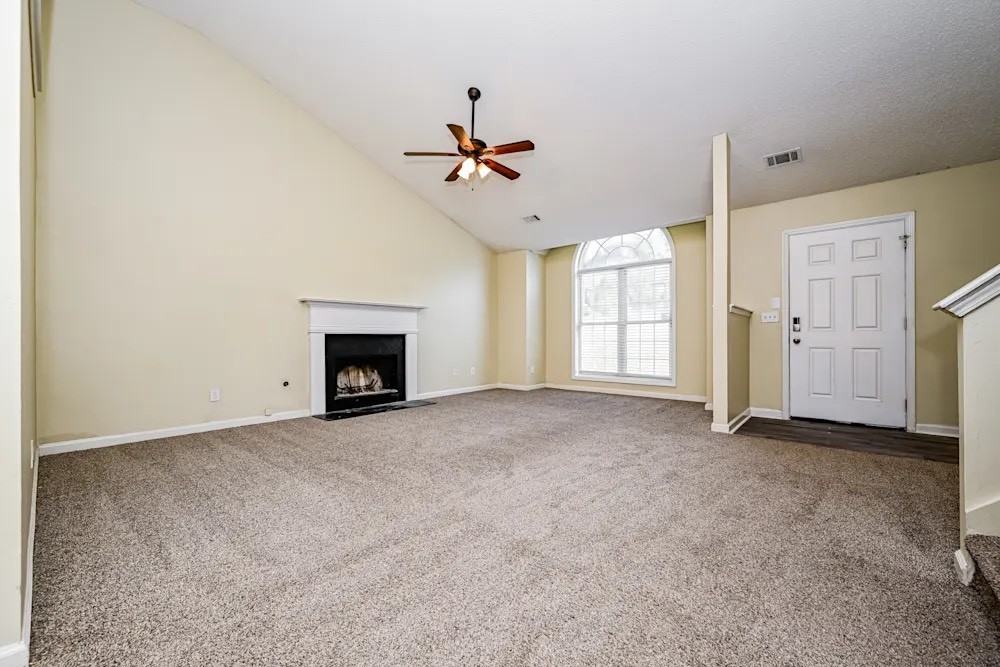 194 Windsor Circle - Photo 3 of 7