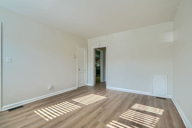 2976 Cornwall Rd #1 - Photo 4 of 24