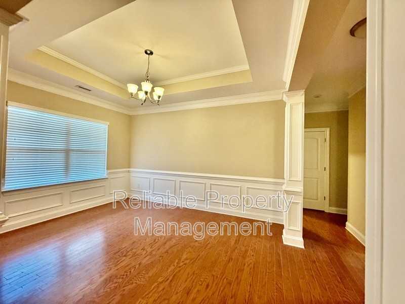 82 Kenilworth St - Photo 5 of 38