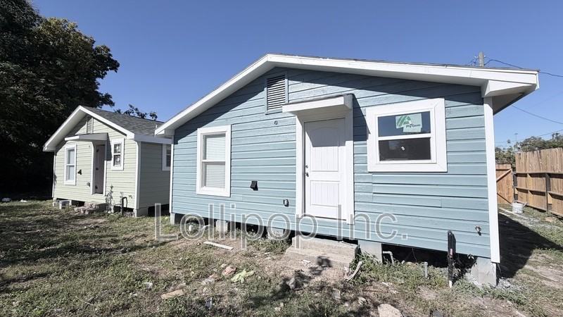 2615 Sam Wilson St - Photo 3 of 11