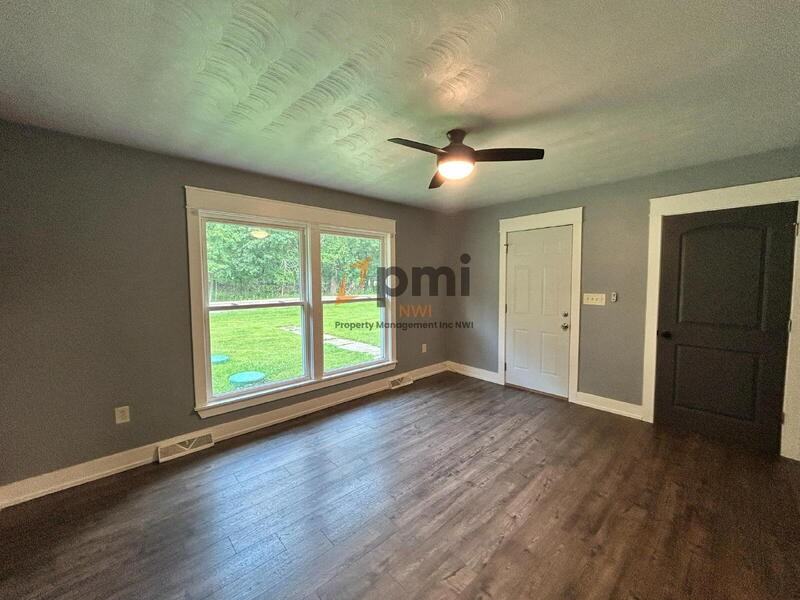 132 S Elgin St - Photo 5 of 19