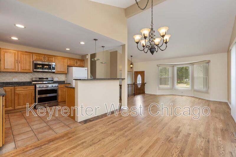 1003 S Finley Rd - Photo 6 of 31