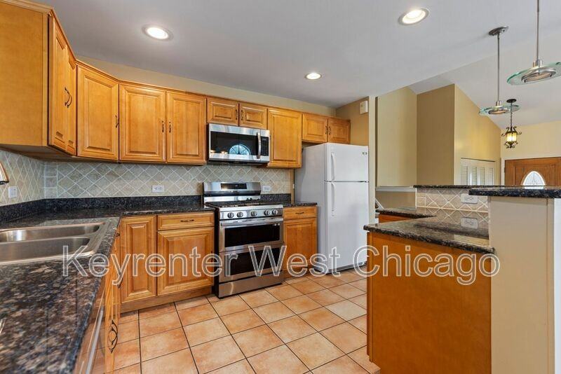 1003 S Finley Rd - Photo 7 of 31
