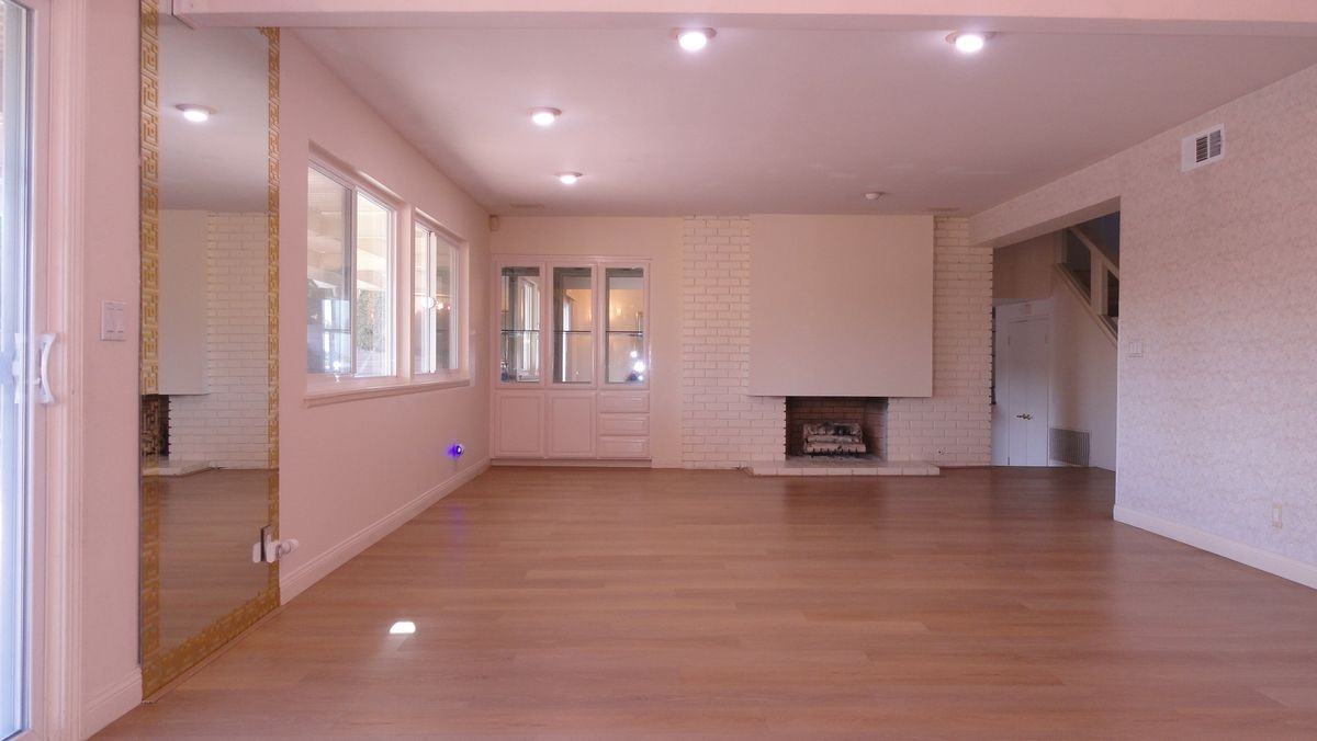 1100 La Senda Dr - Photo 3 of 34