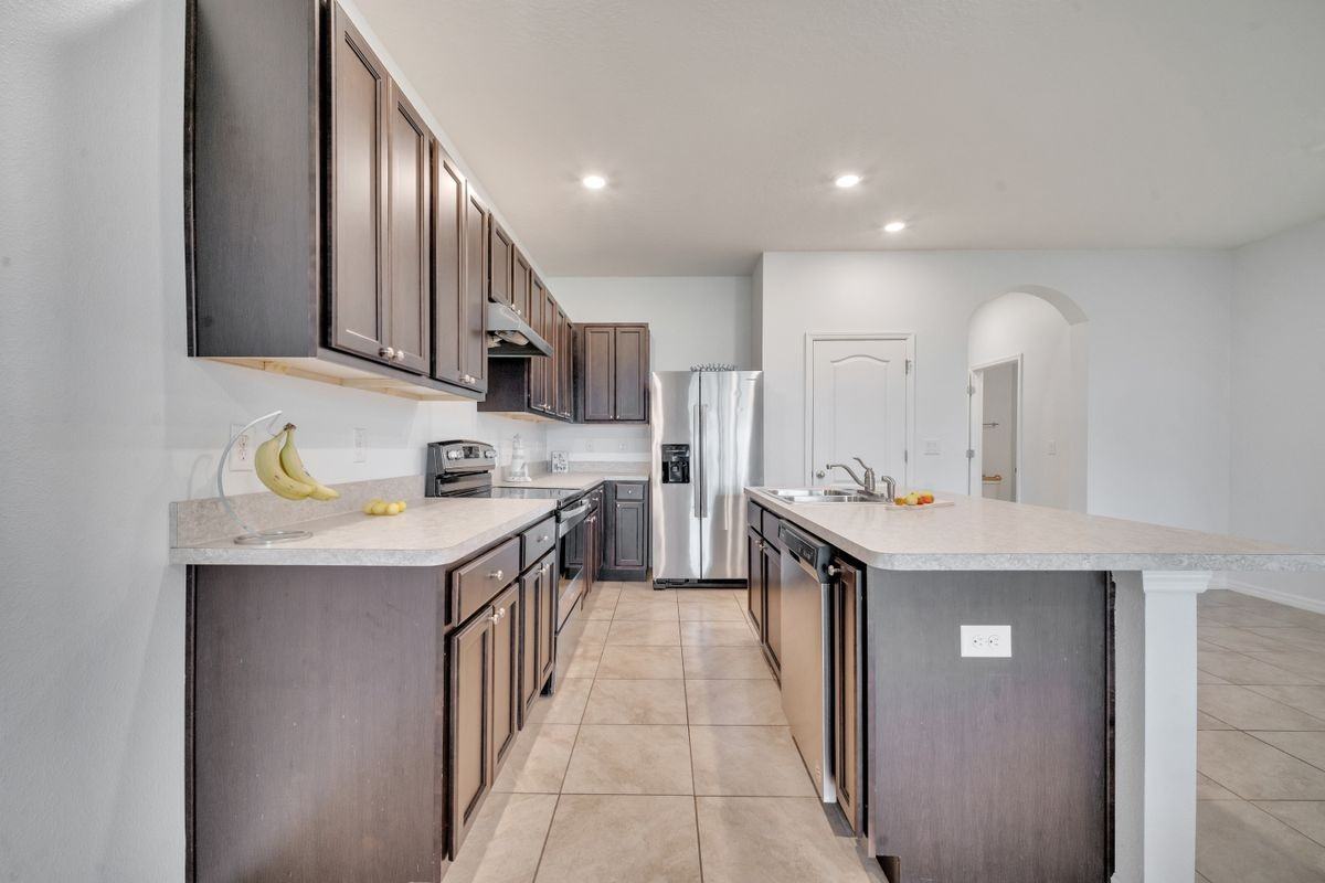 1370 Sterling Pointe Dr - Photo 2 of 3