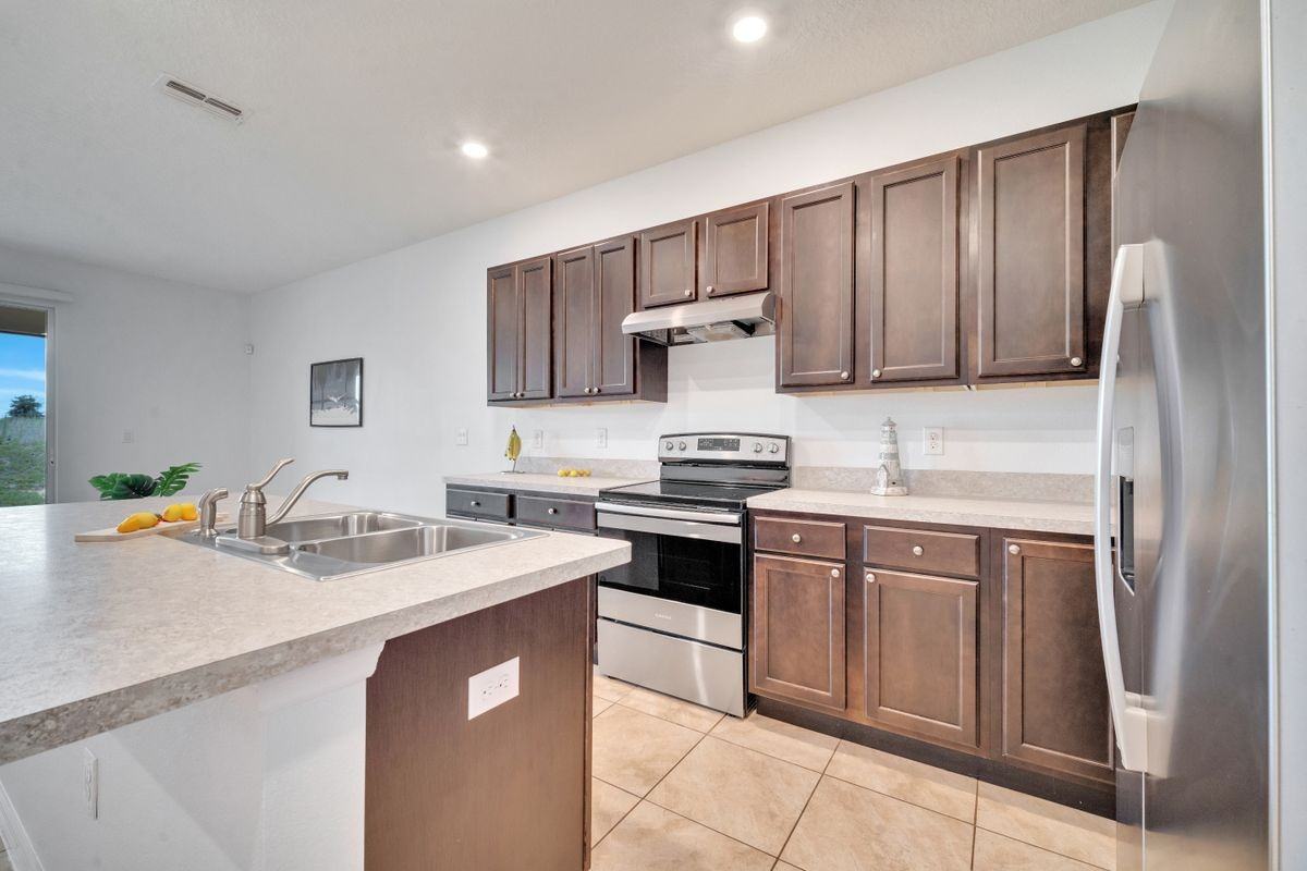 1370 Sterling Pointe Dr - Photo 3 of 3