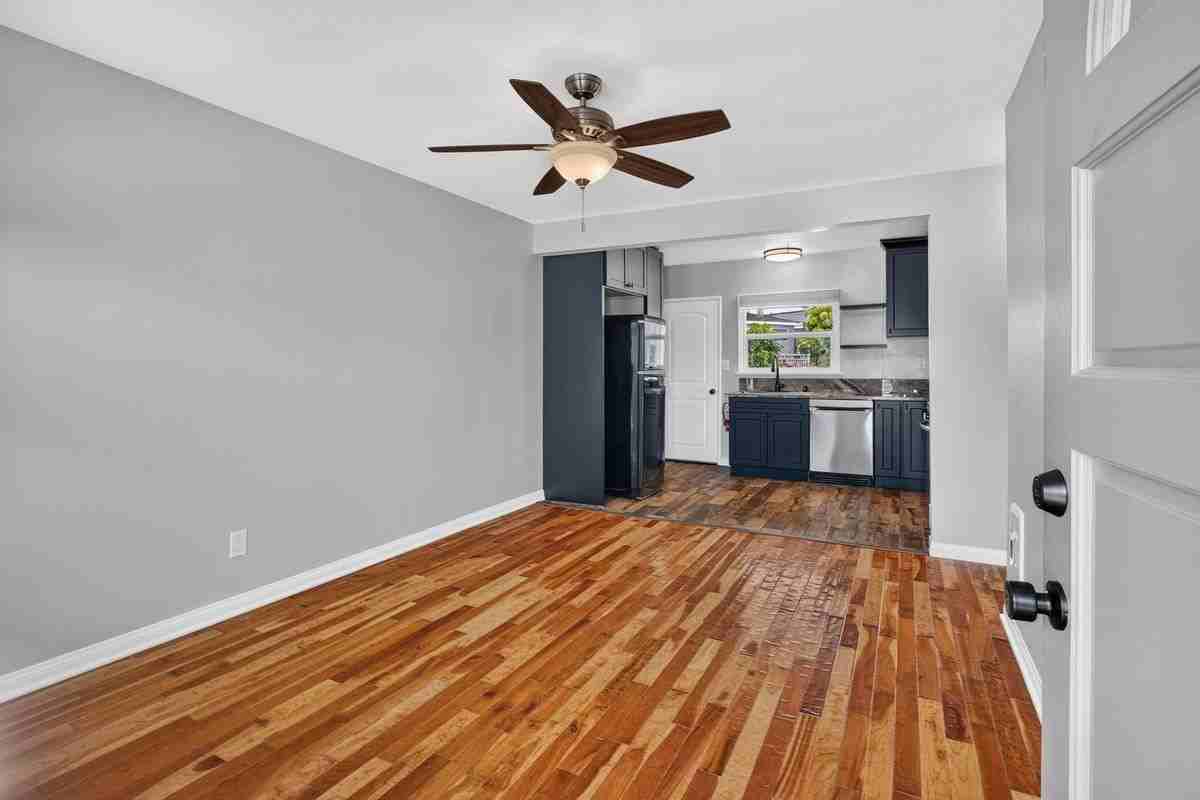 1050 4th St - Photo 4 of 21