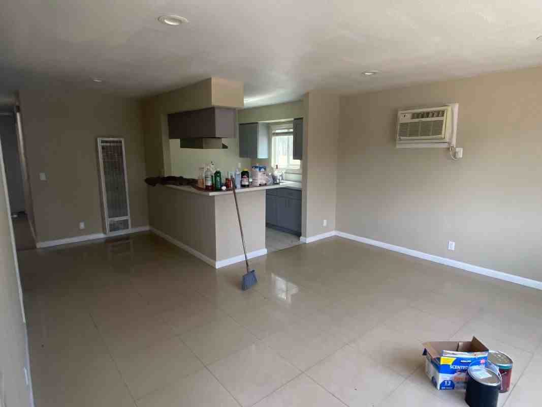 2525 E 3rd St - Photo 5 of 12