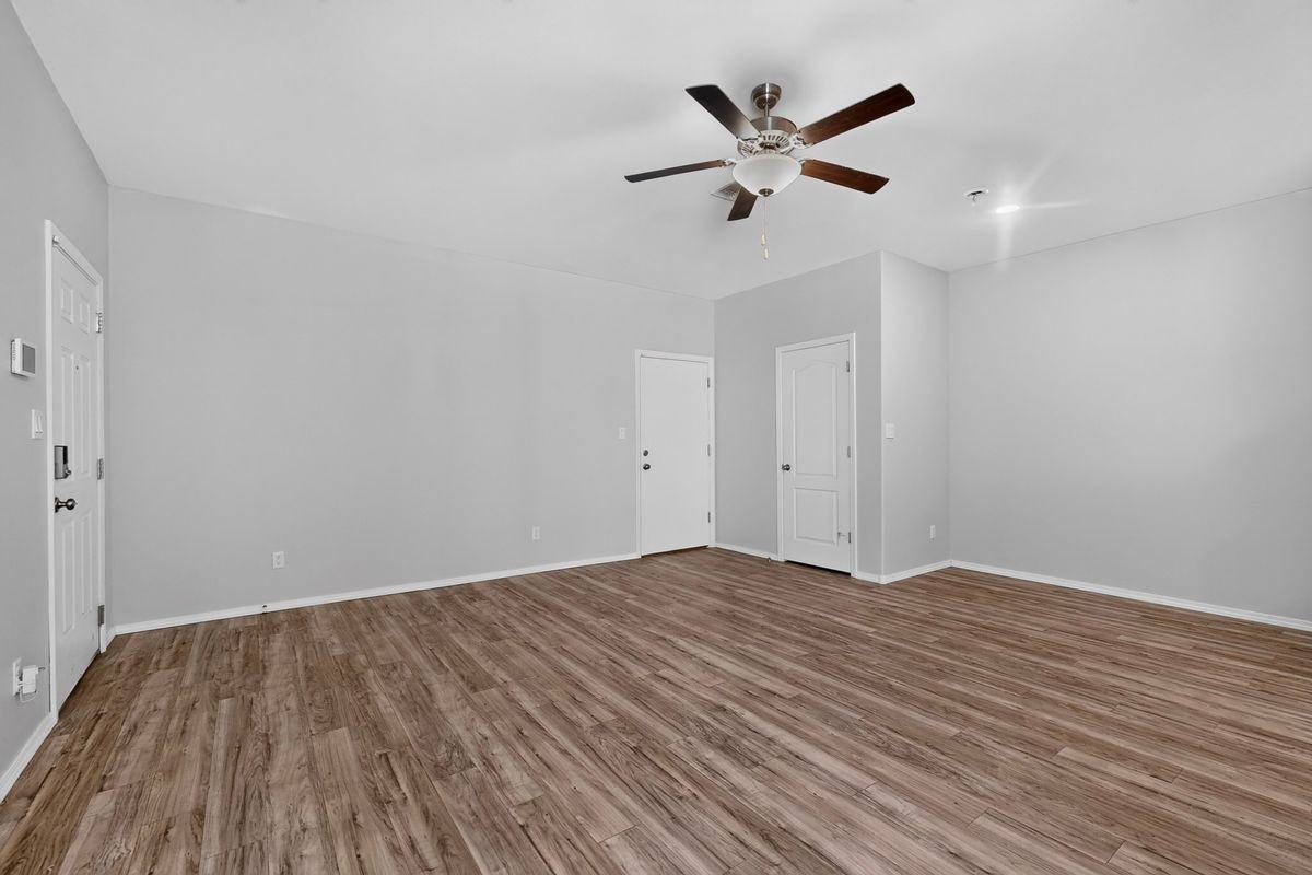 1504 Gulfstream Dr Se - Photo 2 of 34