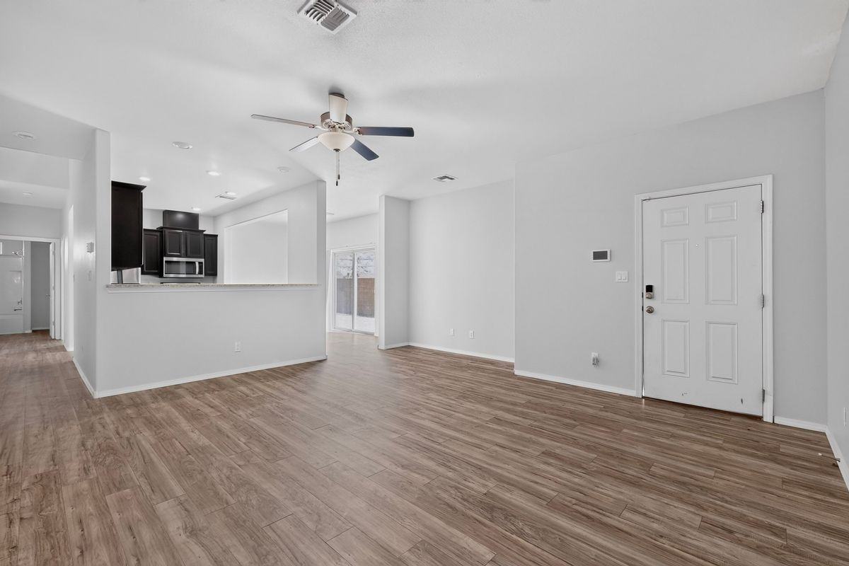 1504 Gulfstream Dr Se - Photo 4 of 34