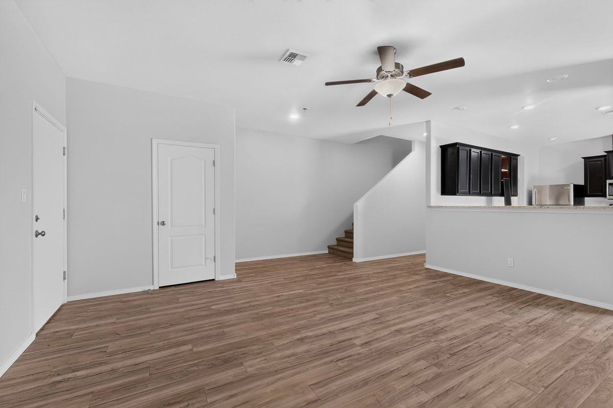 1504 Gulfstream Dr Se - Photo 5 of 34