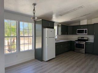 20221 Telford Ave - Photo 2 of 11